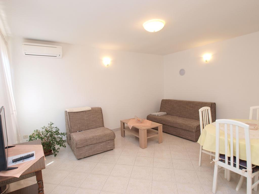 Apartments Milan 1457 Rovinj Exterior photo