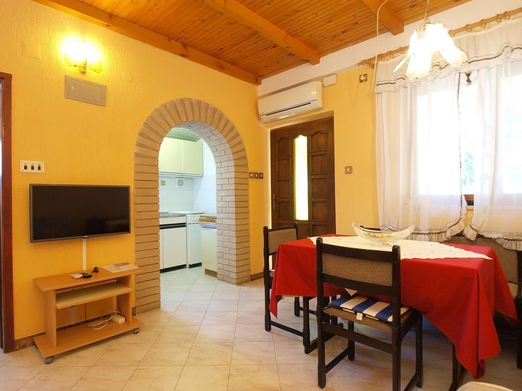 Apartments Milan 1457 Rovinj Exterior photo